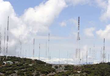 Situación de torres en Volcán Irazú, por grietas, afecta ruta a TV digital