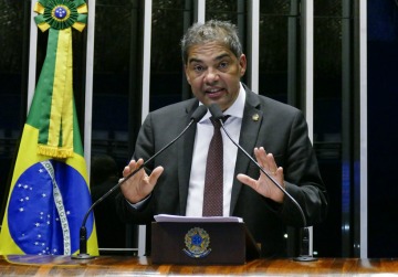 Hélio José pede mais investimentos e menos burocracia na infraestrutura de telecomunicações